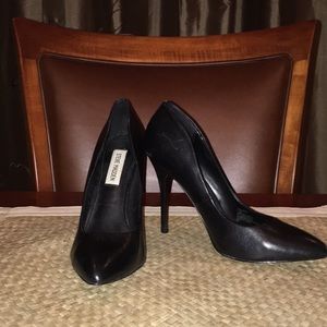 STEVE MADDEN Black Leather 4” Heels Sz 7 1/2